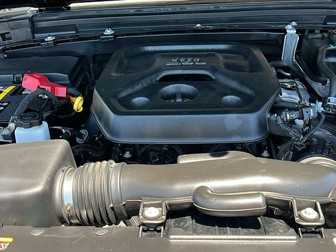 Used 2023 Jeep Wrangler Unlimited Sahara AWD/4WD image 12