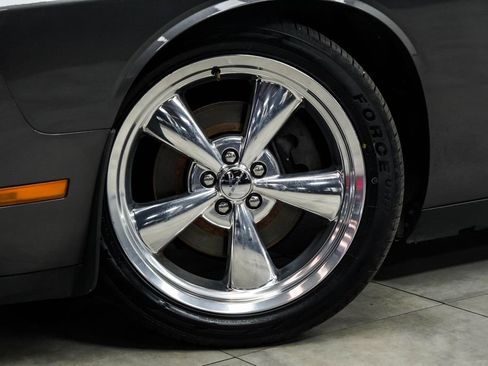 Used 2013 Dodge Challenger R/T RWD image 3