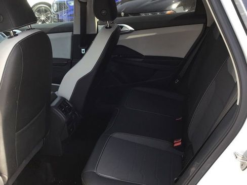 Used 2025 Volkswagen Taos SE image 6