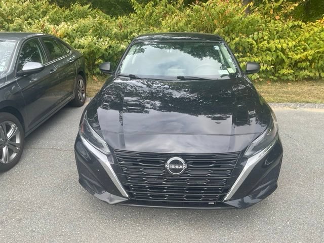 Used 2024 Nissan Altima 2.5 SV FWD image 2