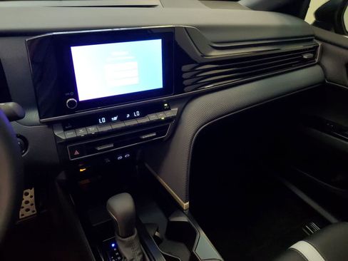 Used 2025 Toyota Camry SE FWD image 27