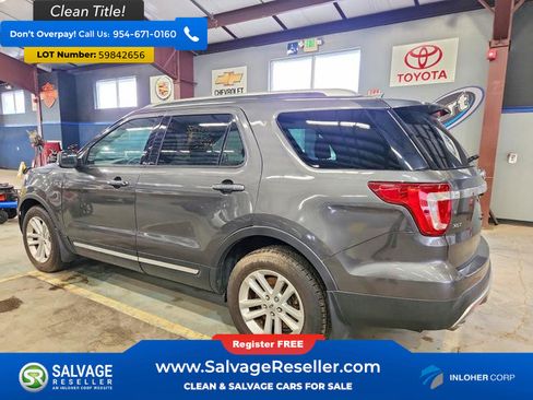 Used 2016 Ford Explorer XLT FWD image 3