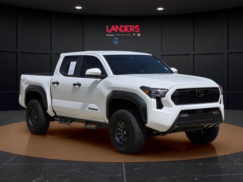 Used 2024 Toyota Tacoma TRD Off-Road AWD/4WD image 5
