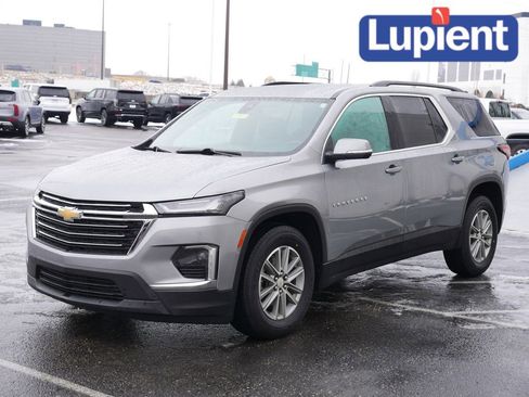 Used 2023 Chevrolet Traverse LT image 9