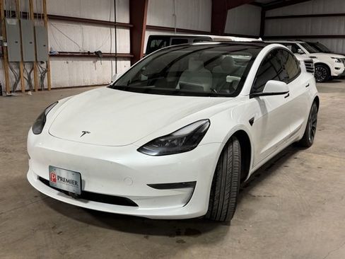 Used 2023 Tesla Model 3 Performance image 3
