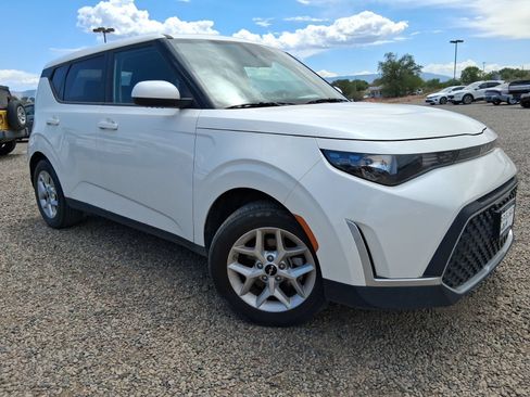 Used 2024 Kia Soul LX w/ Option Group 015 FWD image 4