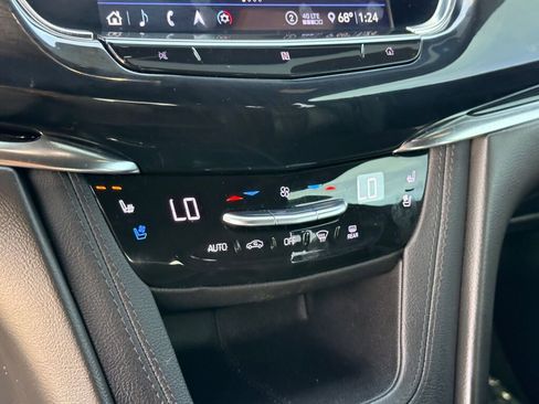 Used 2020 Cadillac XT6 Premium Luxury image 26