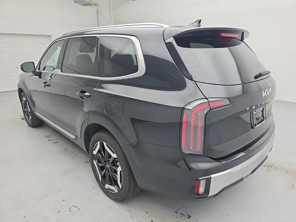Used 2024 Kia Telluride EX w/ EX Captain's Chair Package AWD/4WD image 6