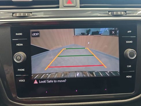 Used 2024 Volkswagen Tiguan SE image 25