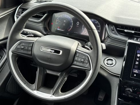 Used 2023 Jeep Grand Cherokee Altitude AWD/4WD image 13