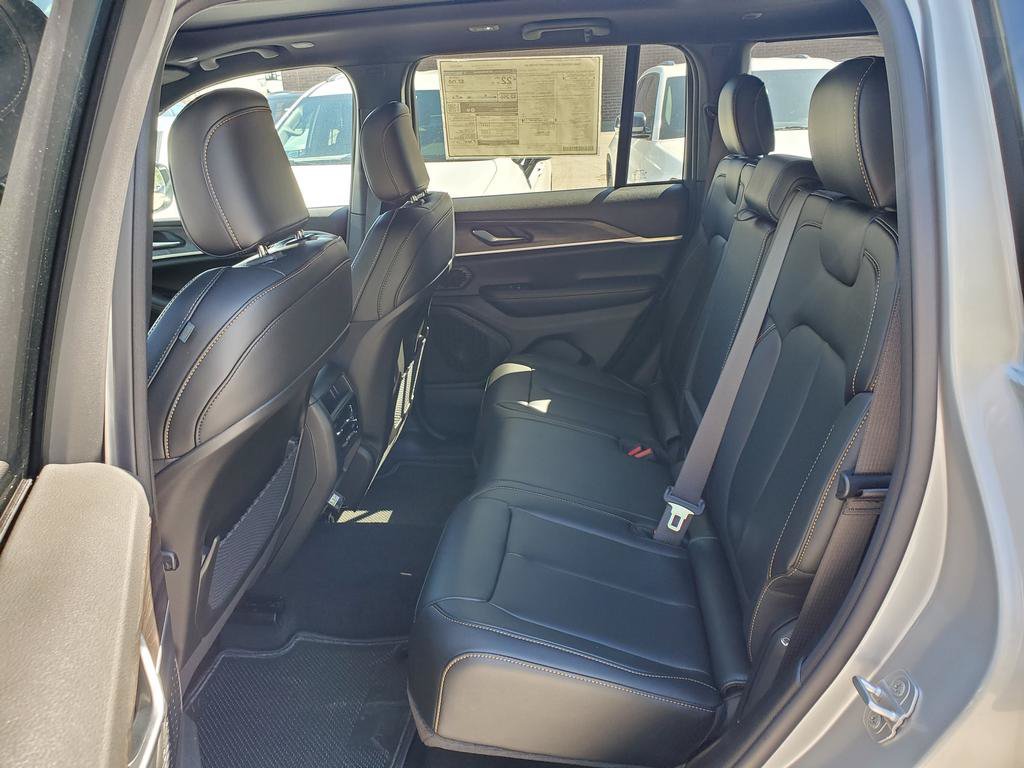 New 2026 Jeep Grand Cherokee Limited AWD/4WD image 7