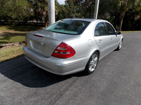 Used 2005 Mercedes-Benz E 500 4dr Sdn 5.0L 4MATIC image 3