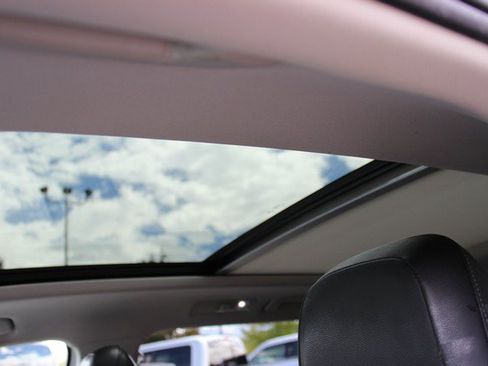 Used 2019 Volkswagen Tiguan SE w/ Panoramic Sunroof Package AWD/4WD image 11