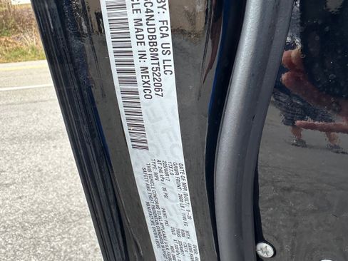 Used 2021 Jeep Compass Latitude w/ Sun and Sound Group image 24