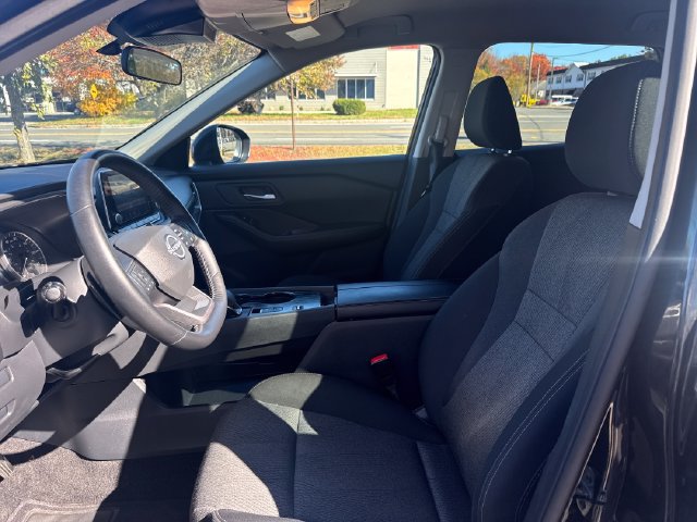 Used 2025 Nissan Rogue SV FWD image 14