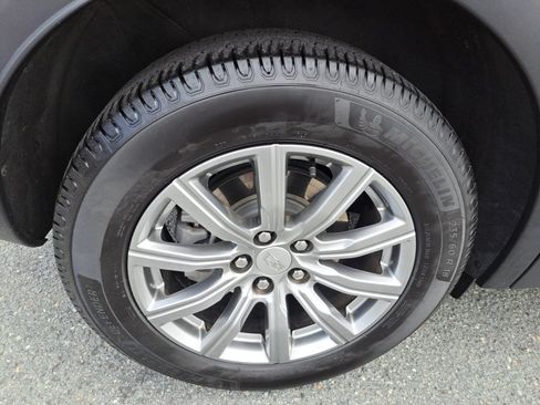 Used 2019 Cadillac XT4 Premium Luxury w/ Enhanced Visibility Package FWD image 18
