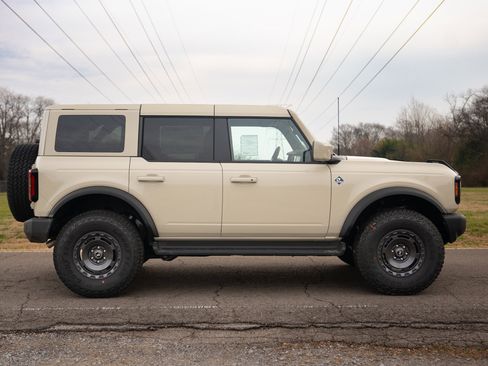 New 2025 Ford Bronco Outer Banks w/ Sasquatch Package image 12