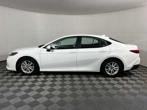 Used 2025 Toyota Camry LE image 8