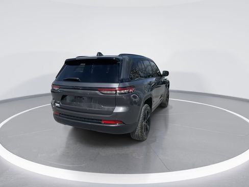Used 2023 Jeep Grand Cherokee Altitude AWD/4WD image 7