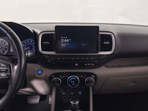 Used 2021 Hyundai Venue SEL w/ Premium Package FWD image 16