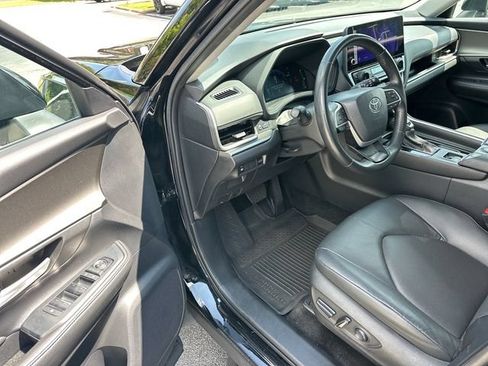 Used 2024 Toyota Grand Highlander AWD image 12