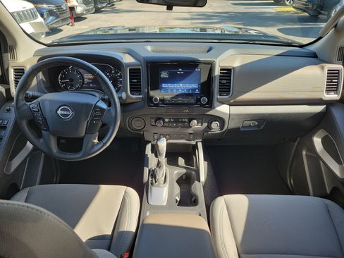 Used 2022 Nissan Frontier SV image 16