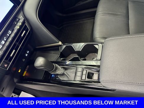Used 2025 Toyota Camry XSE FWD image 30