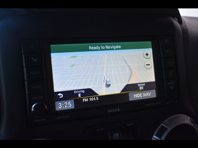 Used 2017 Jeep Wrangler Unlimited Rubicon w/ Connectivity Group AWD/4WD image 11
