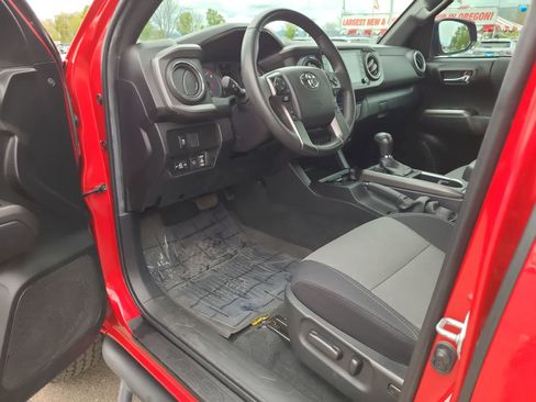 Used 2022 Toyota Tacoma TRD Off-Road w/ Technology Package image 10