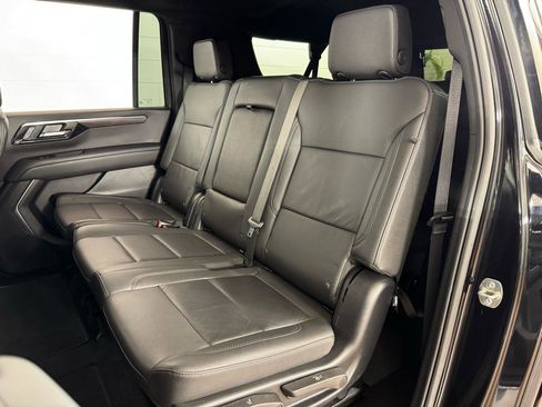 Used 2025 Chevrolet Suburban Z71 image 34