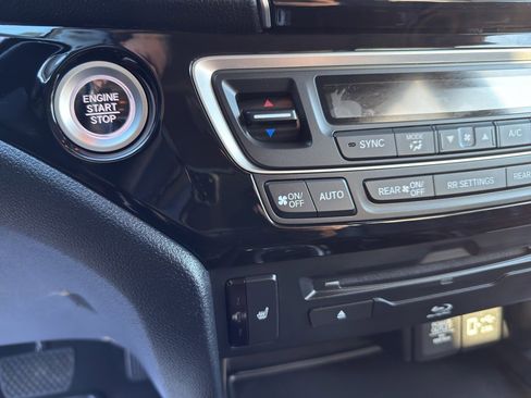 Used 2020 Honda Pilot Touring image 17