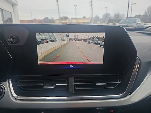 Used 2025 Chevrolet Trax LT w/ LT Convenience Package image 16