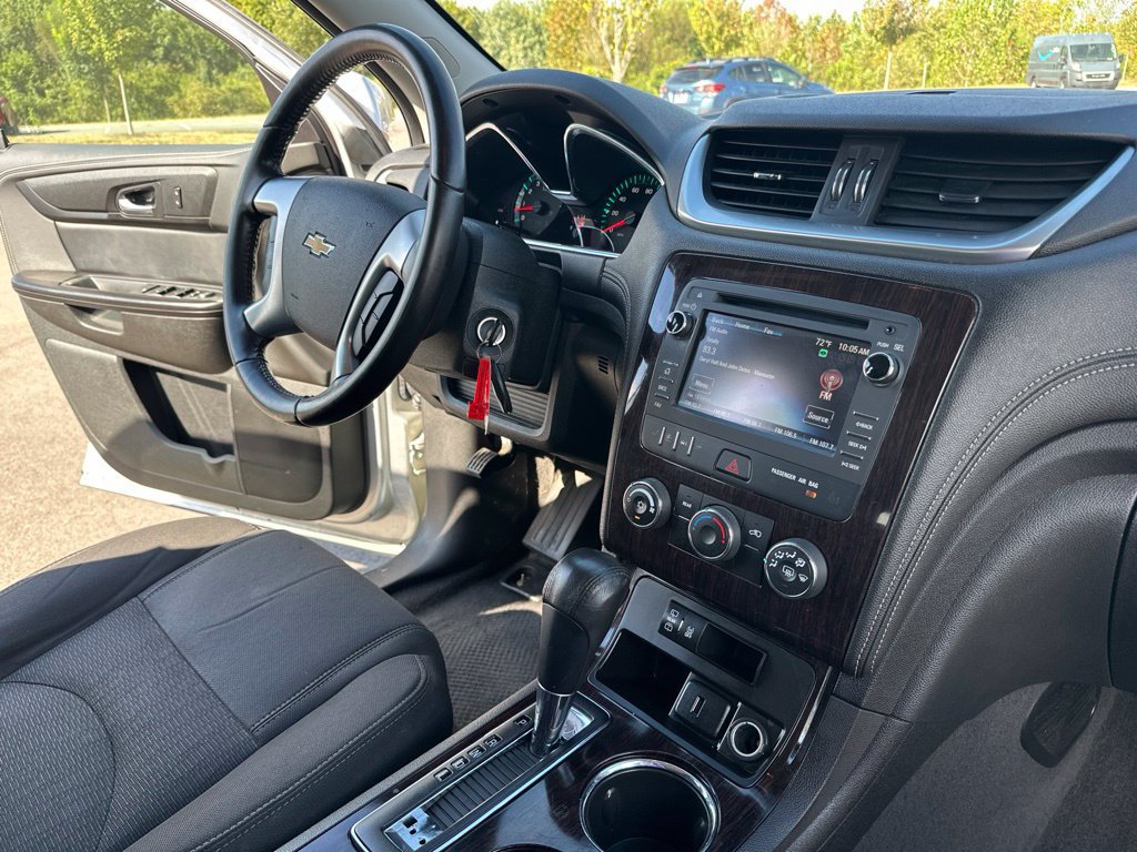 Used 2017 Chevrolet Traverse LT FWD image 38