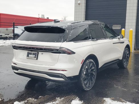 New 2026 Lincoln Nautilus Reserve w/ Jet Appearance Package image 4