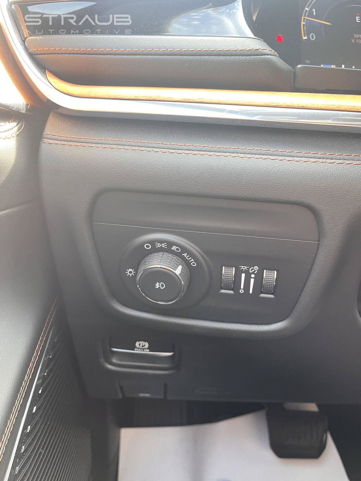 Used 2023 Jeep Grand Cherokee Summit AWD/4WD image 22