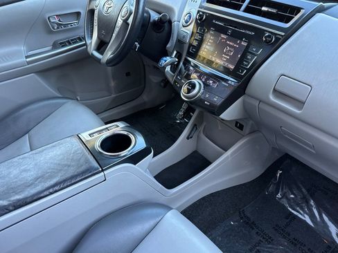 Used 2015 Toyota Prius V Five w/ Advanced Technology Package image 16