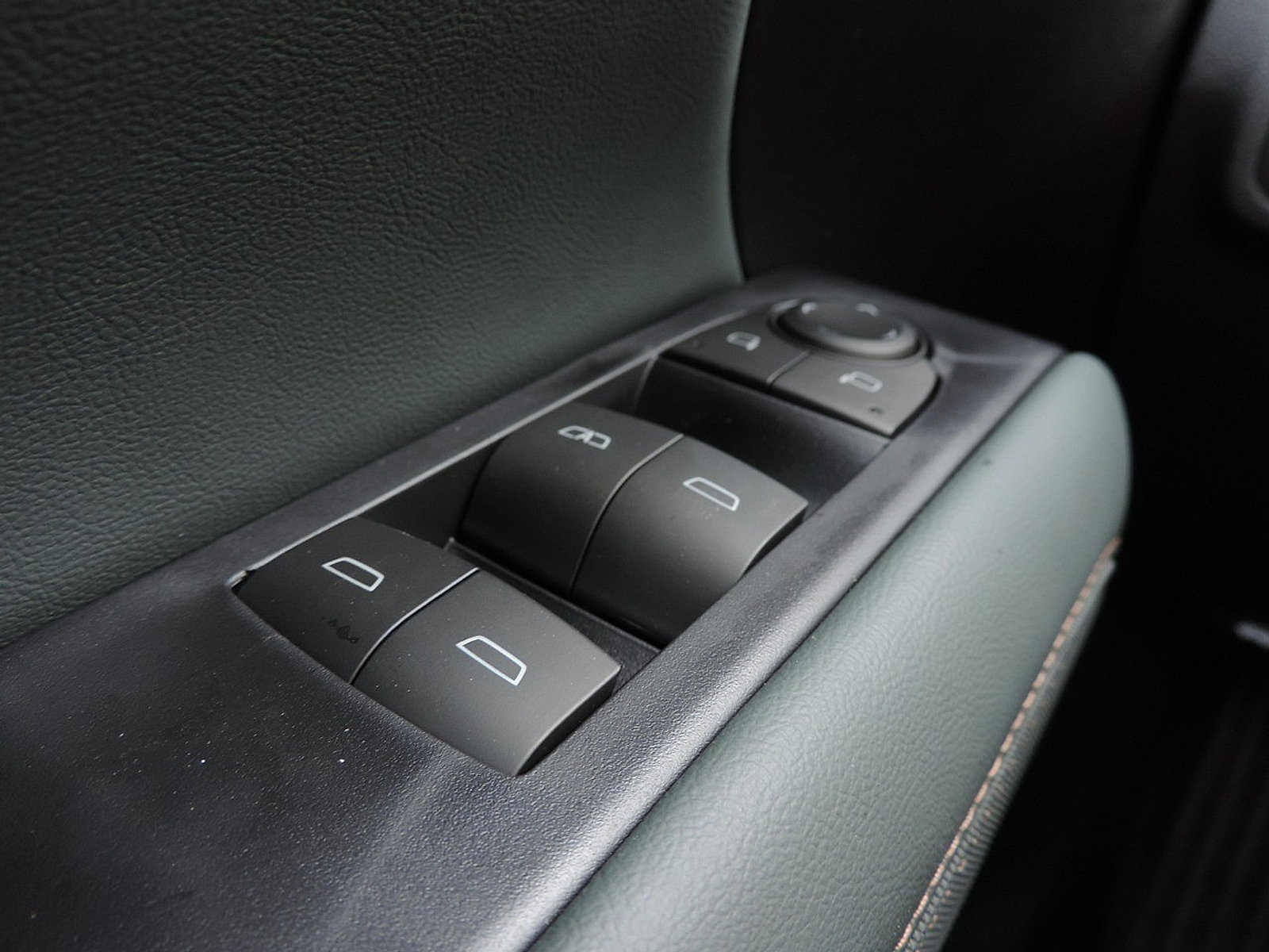 New 2027 GMC Terrain AT4 w/ Technology Package II AWD/4WD image 21