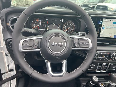New 2025 Jeep Wrangler Sahara image 20