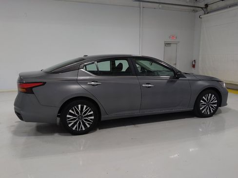Used 2024 Nissan Altima 2.5 SV FWD image 10