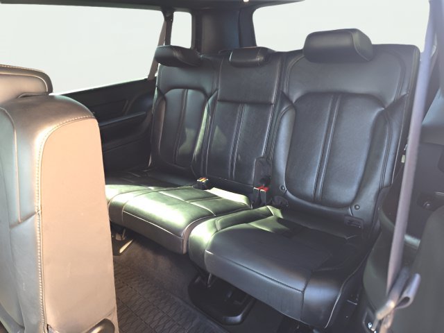 Certified 2024 Jeep Wagoneer L Series II w/ Flexible Seating Group AWD/4WD image 28