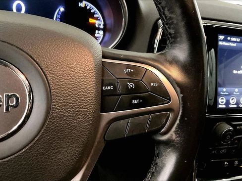 Used 2020 Jeep Grand Cherokee Altitude image 18