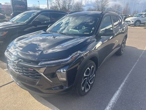 Certified 2025 Chevrolet Trax RS w/ Sunroof Package image 1