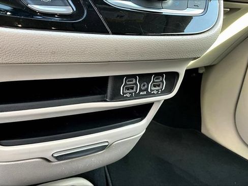 Used 2022 Chrysler Voyager LX FWD image 15
