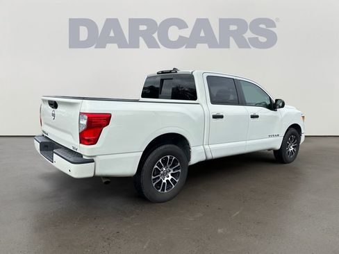Used 2023 Nissan Titan SV image 7