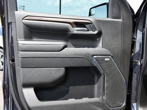 Used 2024 Chevrolet Silverado 1500 LT Trail Boss w/ Convenience Package II AWD/4WD image 16