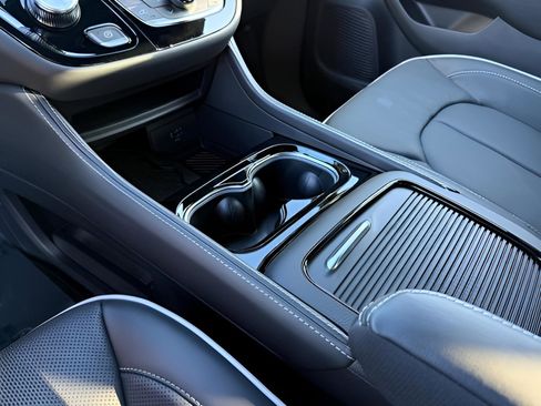 New 2026 Chrysler Pacifica Limited w/ S Appearance Package image 28