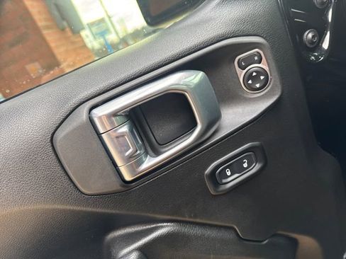 Used 2023 Jeep Wrangler Rubicon w/ Cold Weather Group image 20