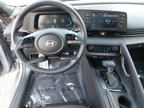 Certified 2025 Hyundai Elantra Sport FWD image 17