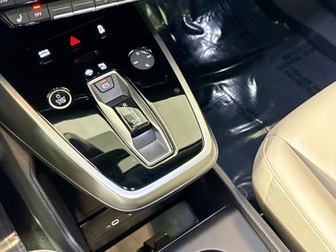 Used 2025 Audi Q4 e-tron Premium Plus image 16