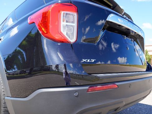 Used 2024 Ford Explorer XLT AWD/4WD image 34